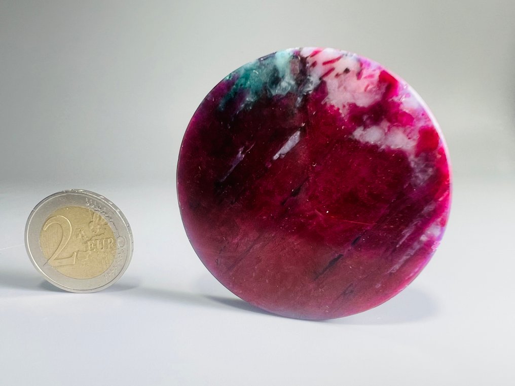 Κάραβο Ruby - Πρωταρχική ποιότητα AAA+++ - με λίγη Green Ziosite. Έντονο Κόκκινο - Ύψος: 54 mm- 55.5 g - (1) #3.2