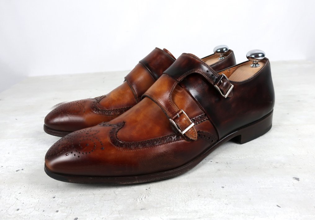 Buckle brand shoes store