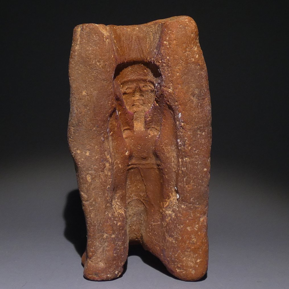 古埃及 Terracotta 大型模具，制作奈芙尔特姆女神的护身符。直径7.5厘米。晚期时期，公元前664-33年。 #2.1
