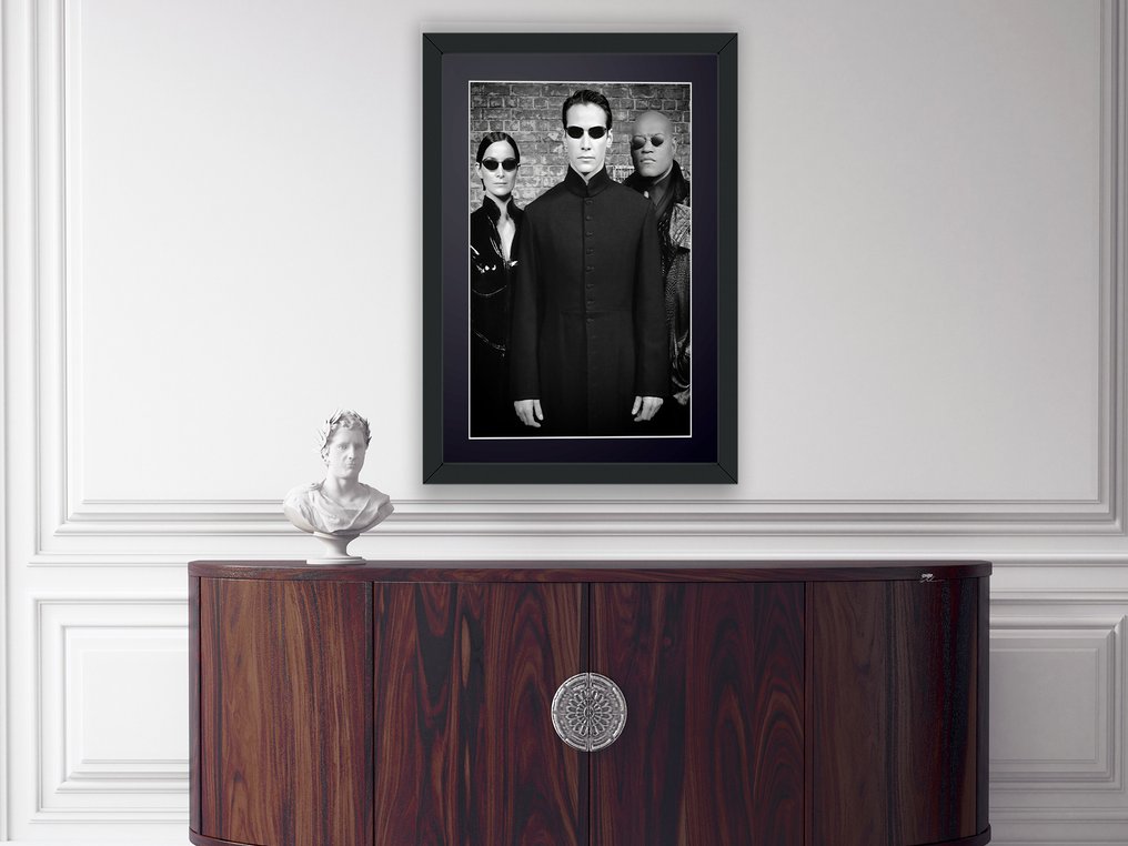 The Matrix - Neo as Keanu Reeves, Trinity as Carrie-Anne Moss, and Morpheus Was Laurence Fishburne. - Fine Art Photography - Luxury Wooden Framed 70X50 cm - Limited Edition Nr 01 of 30 - Serial ID 17150 - Original Certificate (COA), Hologram - 100% New. Shipping Reduction from 3 items #2.1