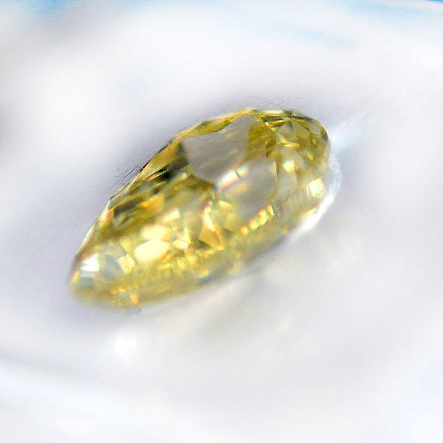 1 pcs Diamant (Colorat natural) - 1.32 ct - Pară - SI1 - IGI (Institutul gemologic internațional) - S-T galben-verde deschis #2.1