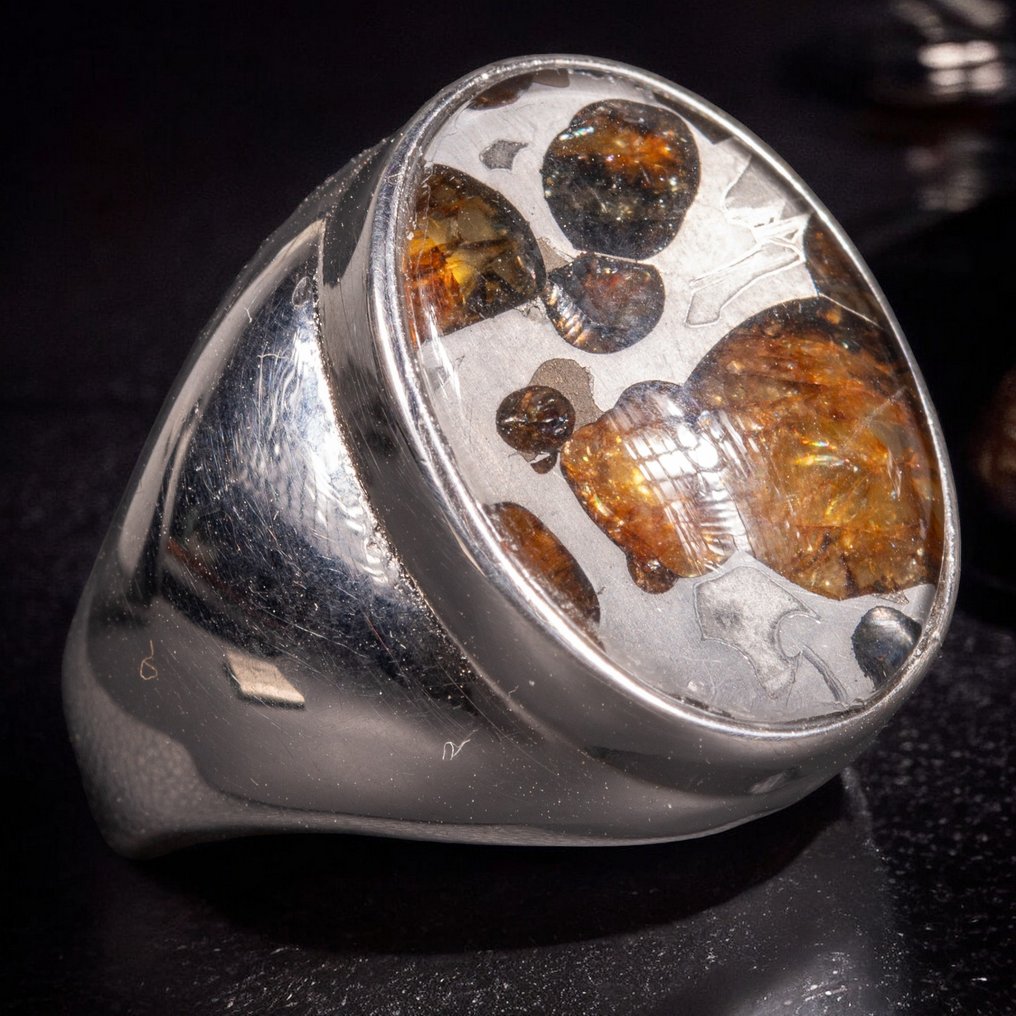 Pallasyt - Pierścień z meteorytu - Próbka Pallasyt z Sericho w Afryce - Certyfikowany włoski klejnot - Wysokość: 28.5 mm - Szerokość: 22 mm - 12 g #1.0