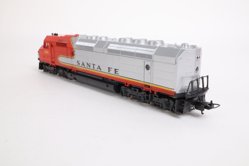 Lima H0 - 8071L - Locomotive diesel (2) - Locomotive FP45 General Motors + mannequin - Santa Fe #3.2