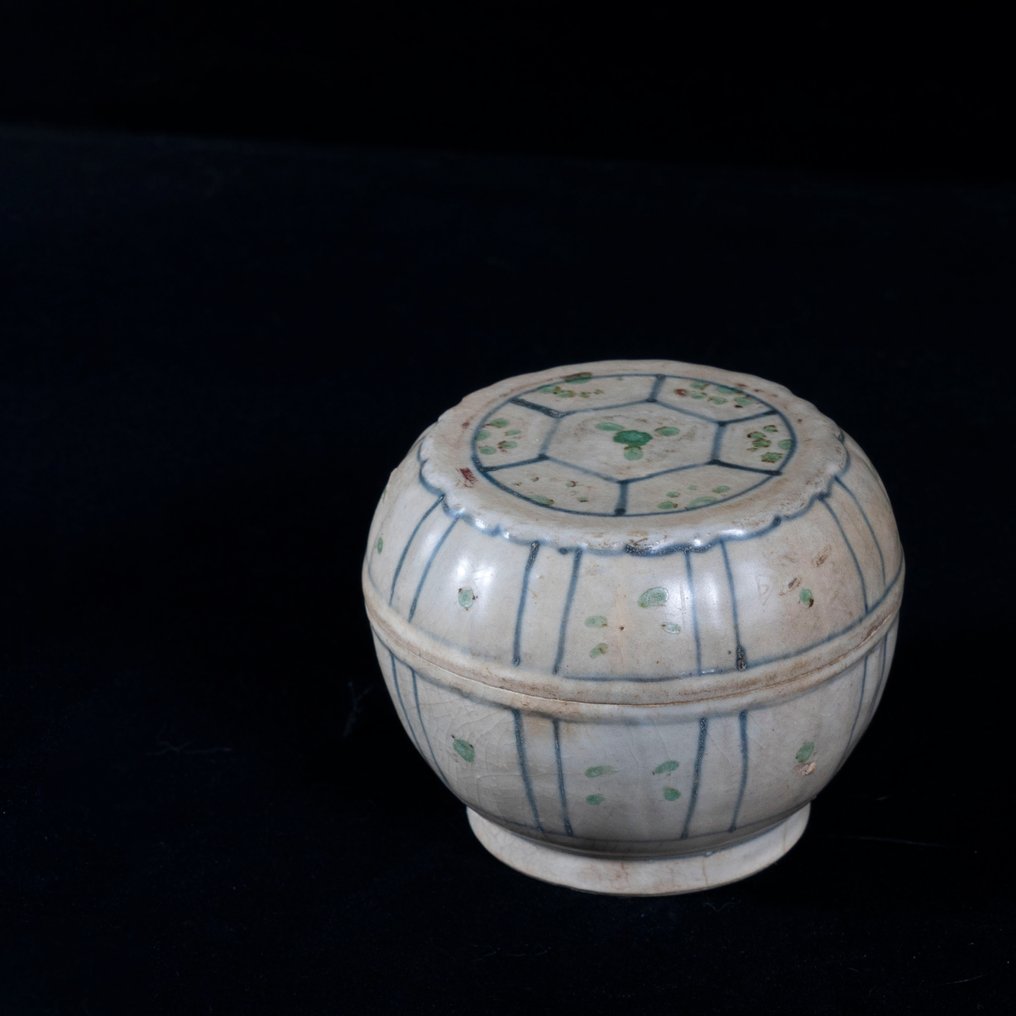 多彩盖子盒，带有花卉图案 - 石器 - Vietnam - 晚黎朝 - 15至16世纪 #2.1