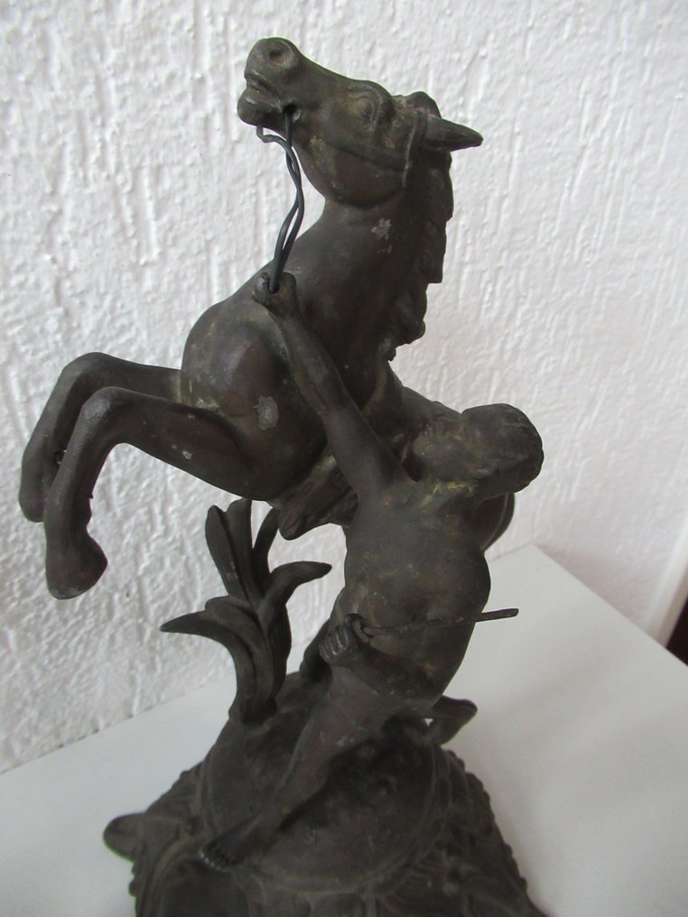 Scultura, 2 Paarden met hun temmer, naar Coustou - 31 cm - Spelter - 1900 #2.2