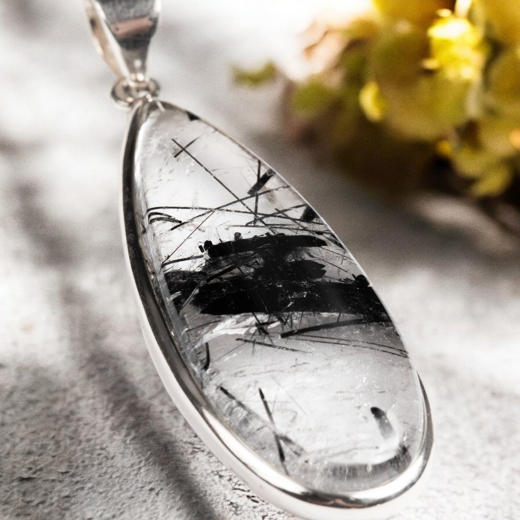 Quartz tourmaliné - 1ère qualité Quartz extra clair avec tourmaline - Hauteur : 58 mm - Largeur : 19 mm- 11 g #4.3