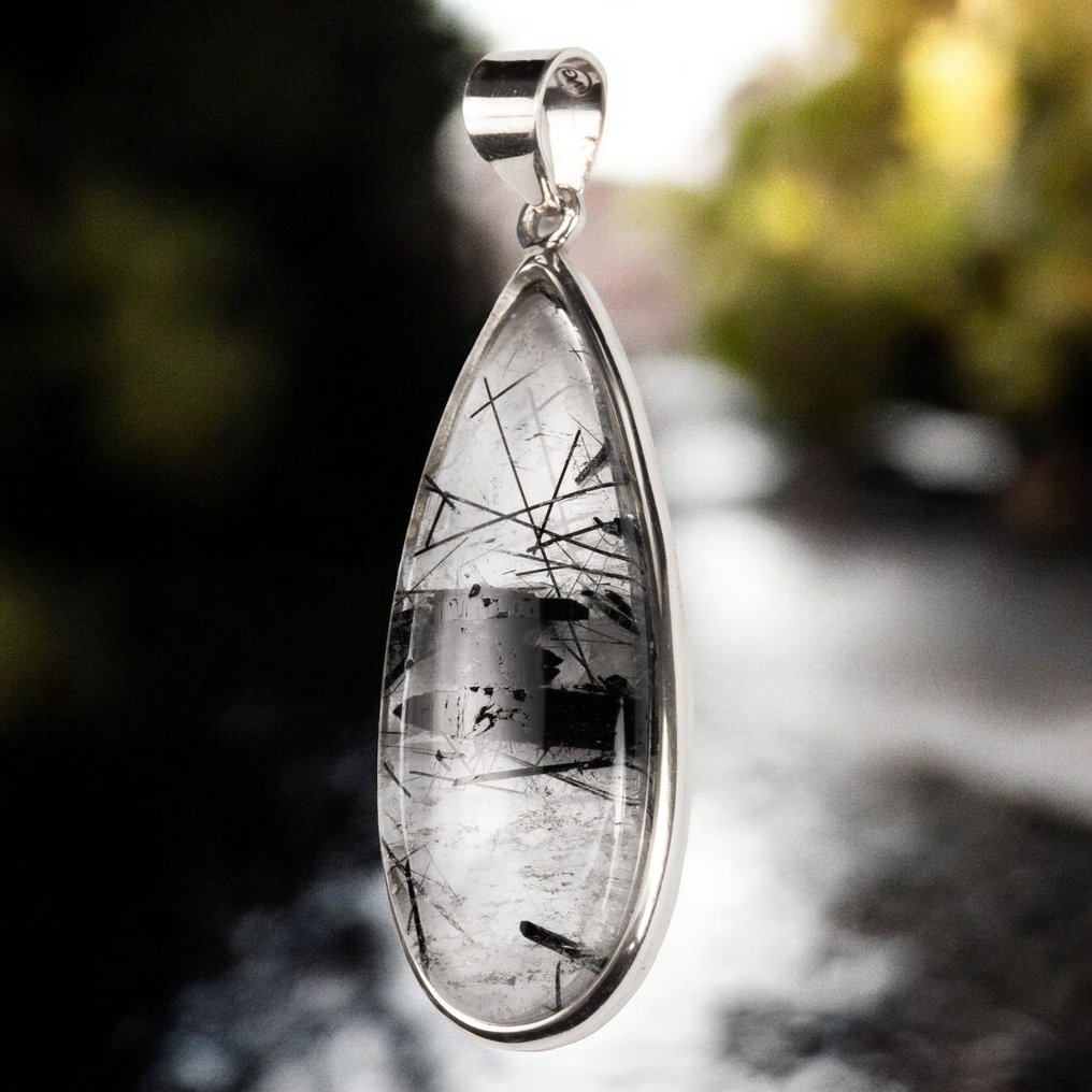 Quartz tourmaliné - 1ère qualité Quartz extra clair avec tourmaline - Hauteur : 58 mm - Largeur : 19 mm- 11 g #3.2