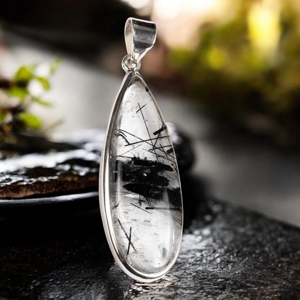 Quartz tourmaliné - 1ère qualité Quartz extra clair avec tourmaline - Hauteur : 58 mm - Largeur : 19 mm- 11 g #2.1