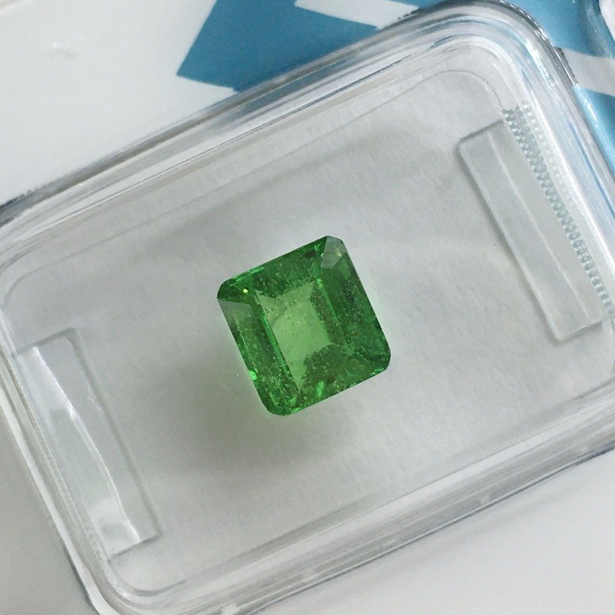 Fără preț de rezervă - 1 pcs  Verde Tsavorite  - 1.48 ct - IGI (Institutul gemologic internațional) - NATURAL TSAVORITE #1.0