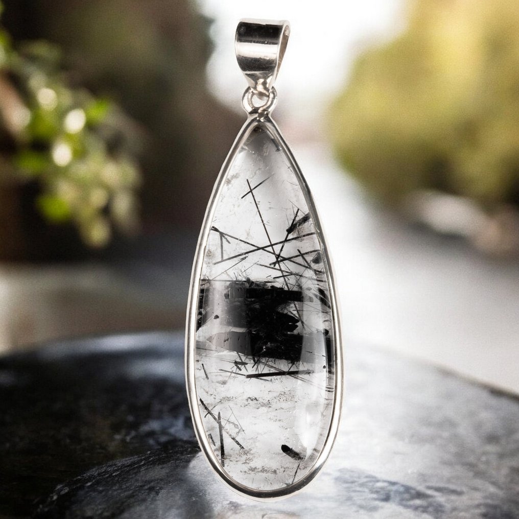 Quartz tourmaliné - 1ère qualité Quartz extra clair avec tourmaline - Hauteur : 58 mm - Largeur : 19 mm- 11 g #1.0