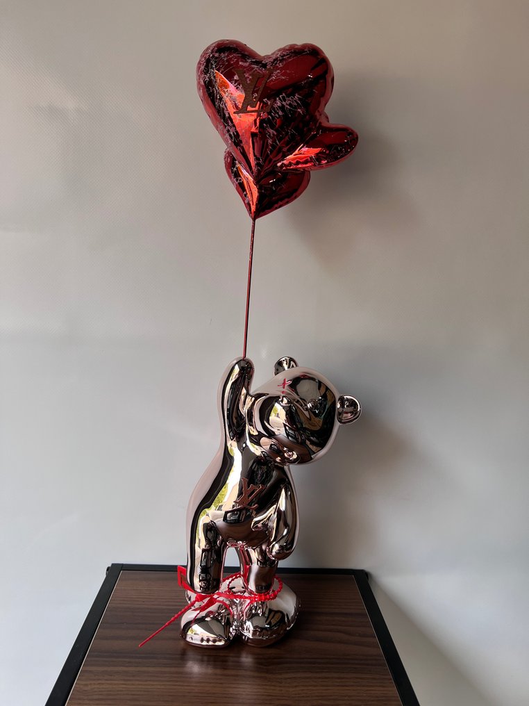 Vanessa Fodera (1981) – Louis Vuitton – Love bear LV – Catawiki