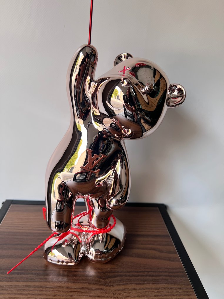 Vanessa Fodera (1981) – Louis Vuitton – Love bear LV – Catawiki