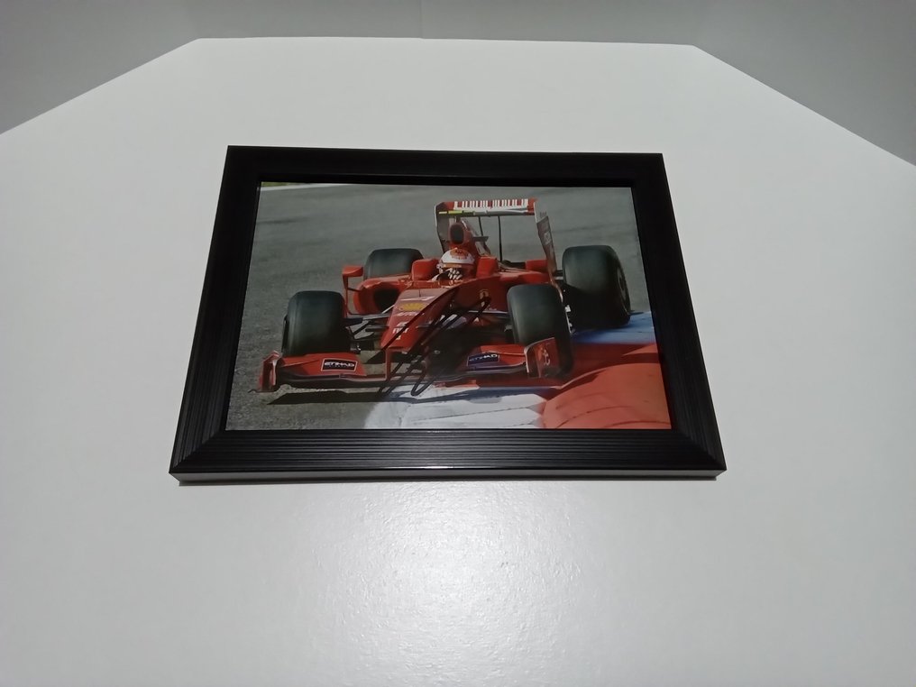 Ferrari - Kimi Räikkönen - 2009 - Photograph  #1.1