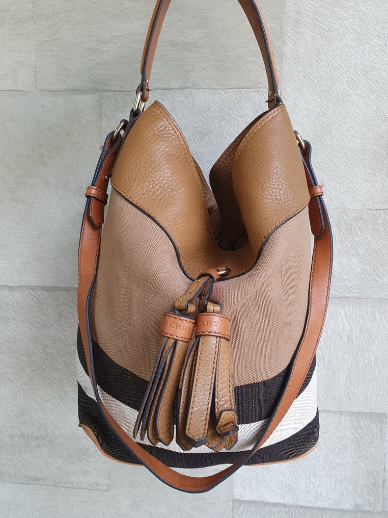 Burberry ashby bucket bag hotsell