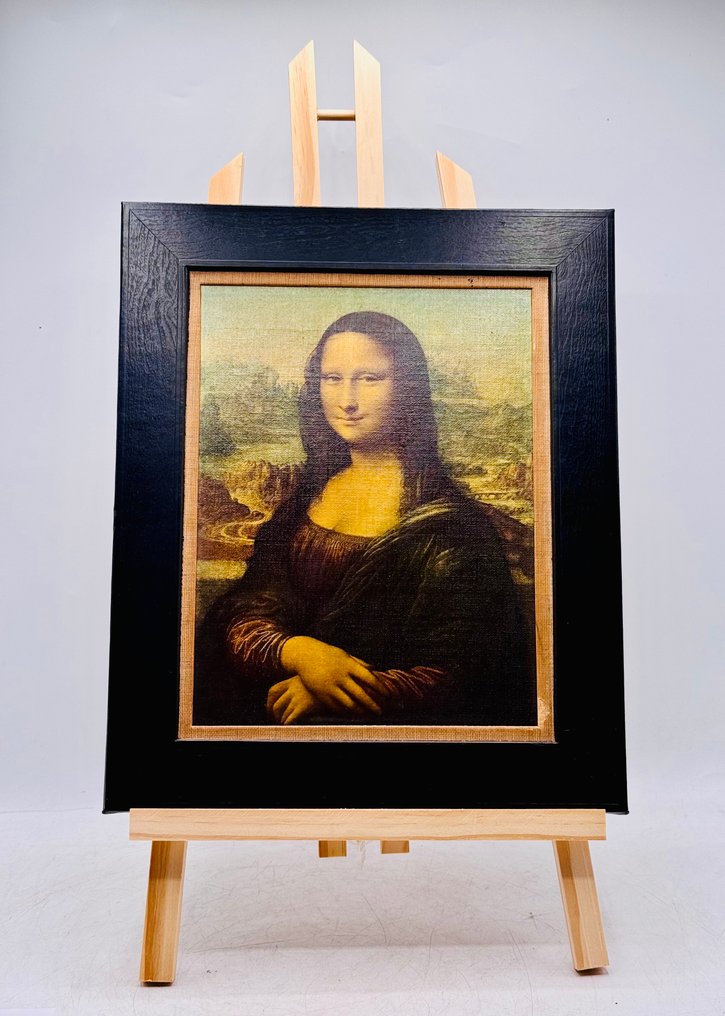 Easel- With Mona Lisa Ornament  - Wood #1.1