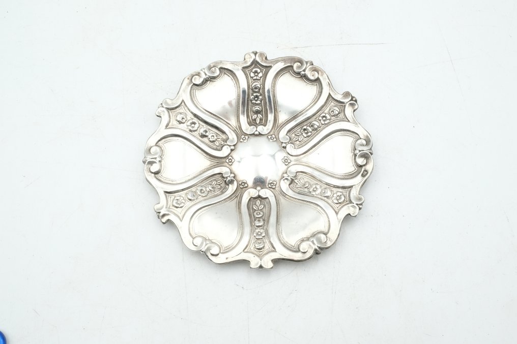 Salver - .833 silver - Relief decoration #1.1