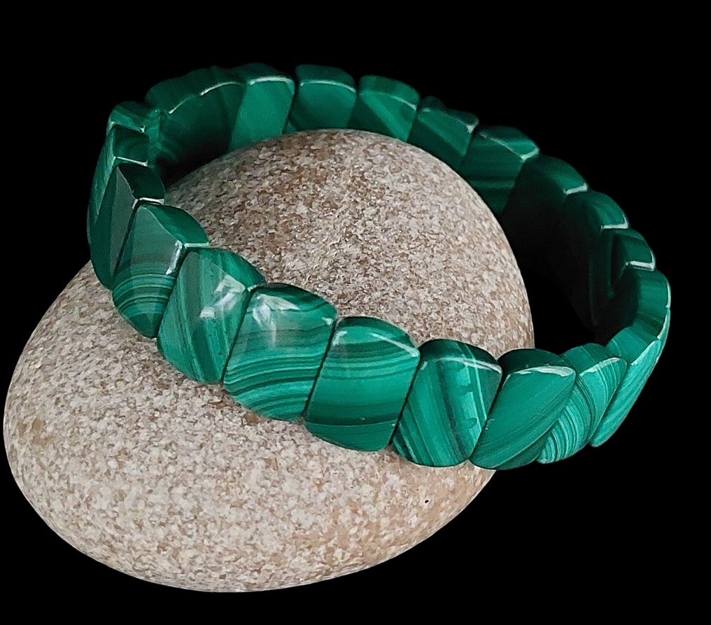 刚果的优雅稀有孔雀石。未经过处理的天然石材。 非常高品质的手链。 - 高度: 1.2 cm - 闊度: 0.3 cm- 30 g - (1) #4.3