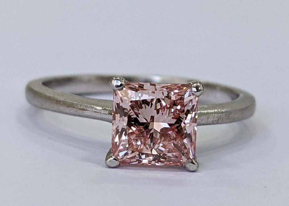 No Reserve Price Ring 14 kt. White gold 1.57ct. tw. Pink Diamond