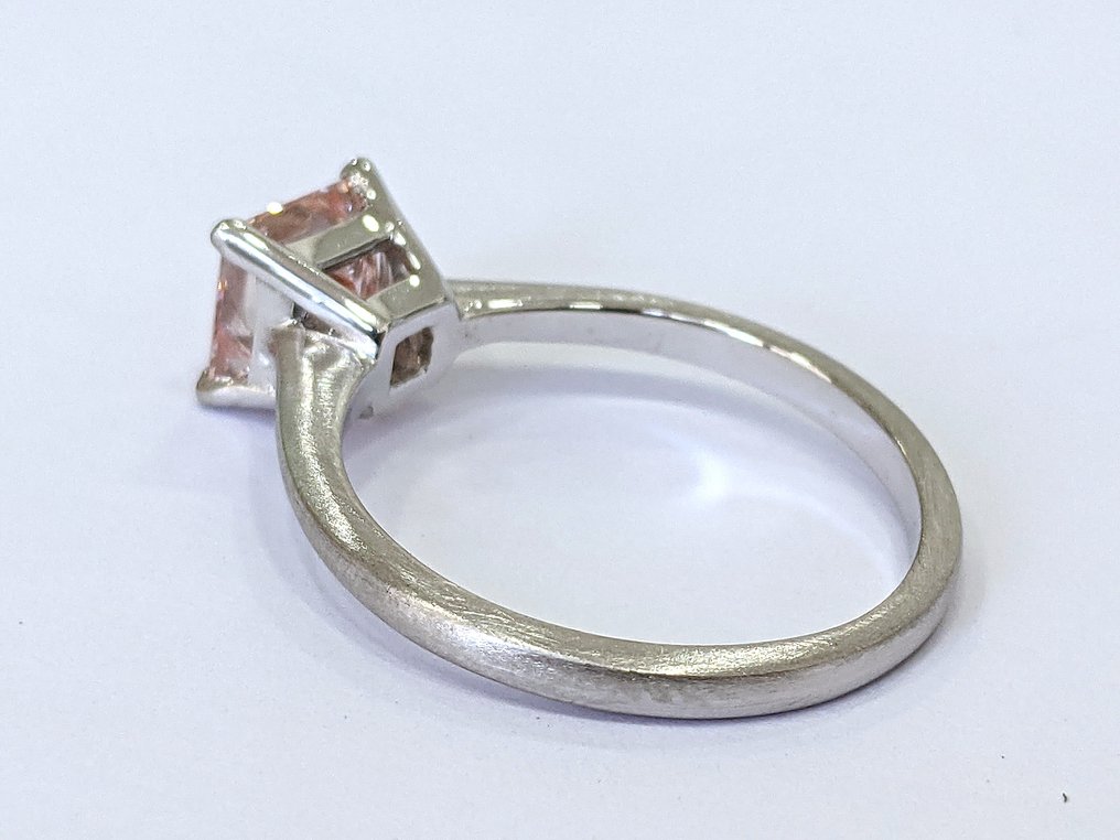 No Reserve Price Ring 14 kt. White gold 1.57ct. tw. Pink Diamond
