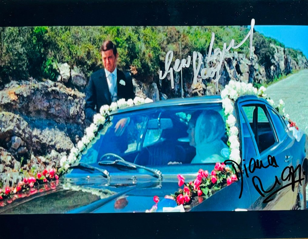 James Bond 007: On Her Majesty’s Secret Service - George Lazenby, signed with COA #4.3