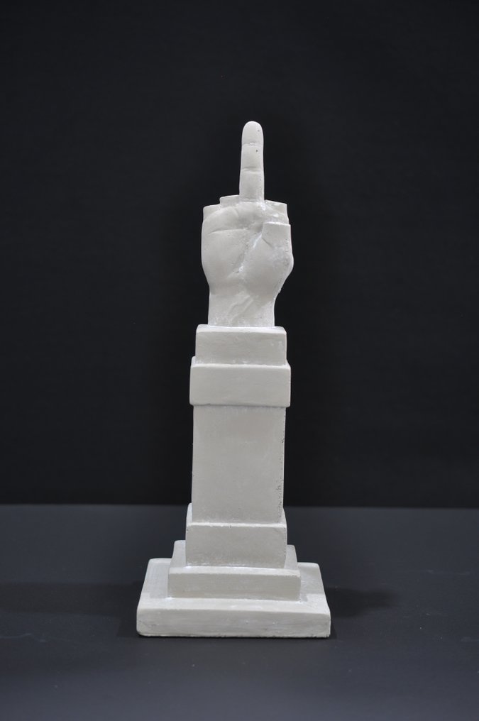 Maurizio Cattelan (1960) - L.O.V.E #1.0