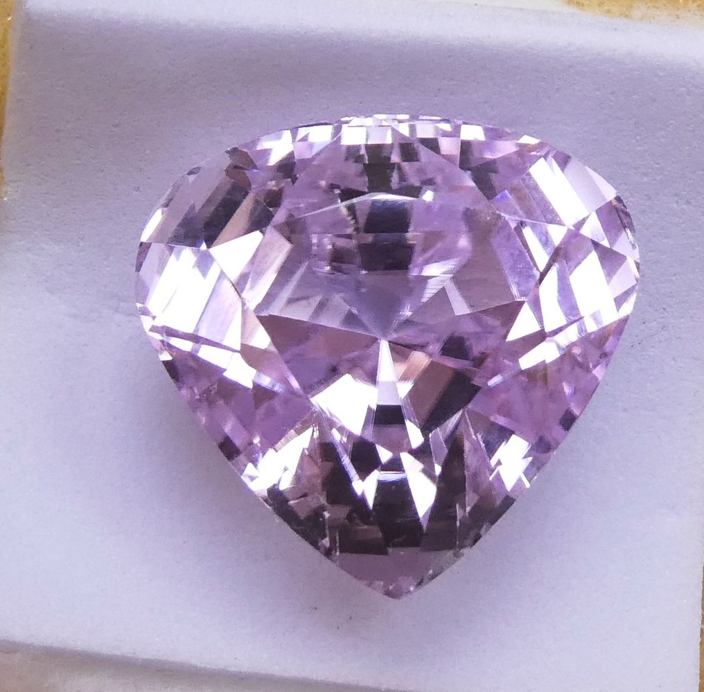 Κουνζίτης - 25.79 ct - Instituto Gemólogico Español (IGE) #1.0