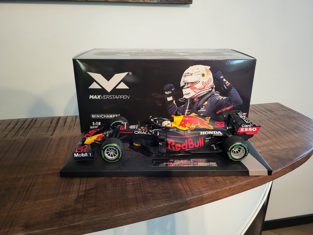 Minichamps limited edition store