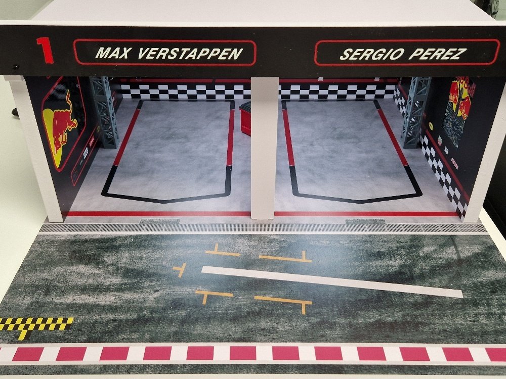 SD-modelcartuning 1:18 - Voiture miniature - Red Bull  F1 Pitbox diorama – Bouwkit - met LED Verlichting - Édition limitée #3.2