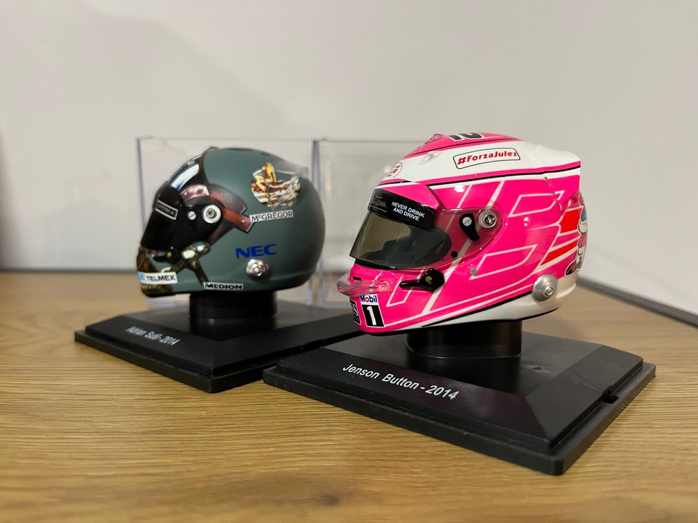 Spark 1:5 - 模型賽車 (2) - Special Edition Helmet Pack Season 2014 - Jenson Button(McLaren Mercedes) - Adrian Sutil(Sauber-Ferrari) #1.0