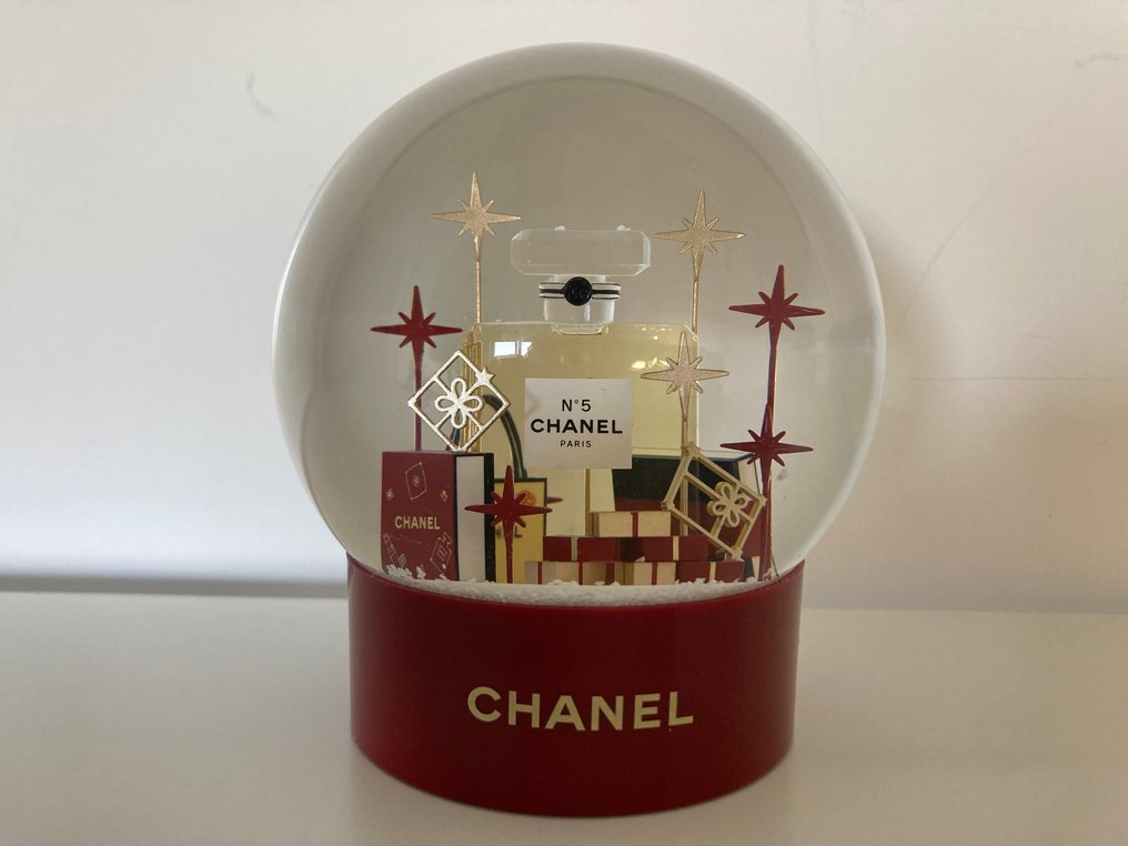 Chanel Snow globe Boule à neige / Snow globe Modèle rare 2023