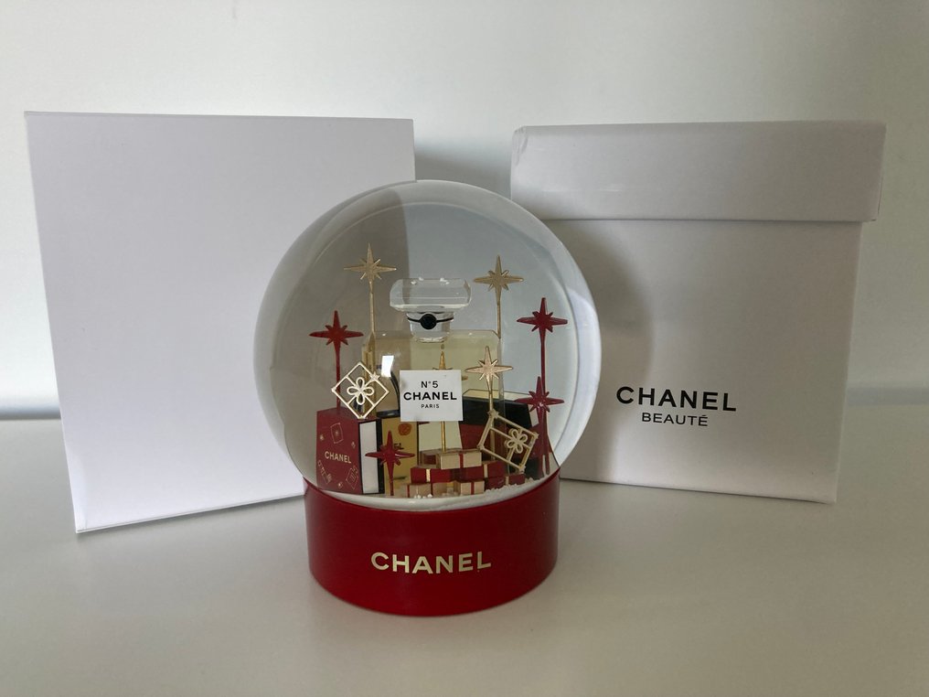 Chanel Snow globe Boule à neige / Snow globe Modèle rare 2023