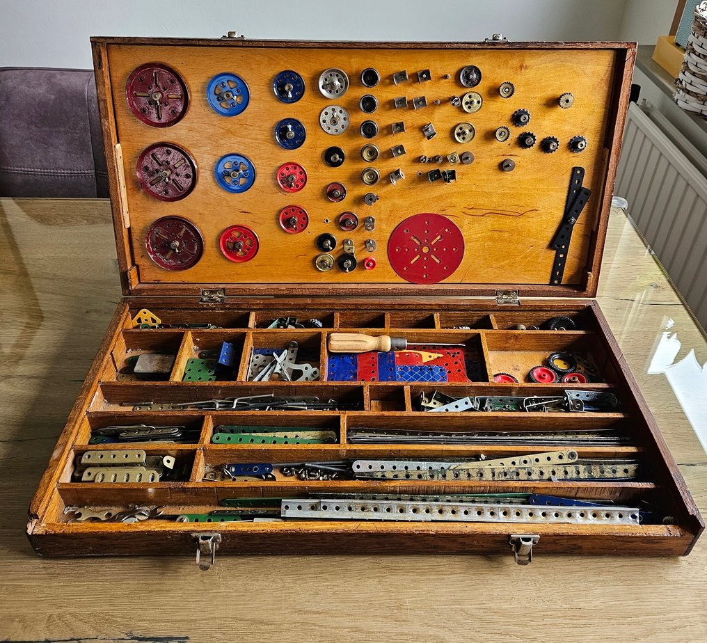 Wooden meccano top