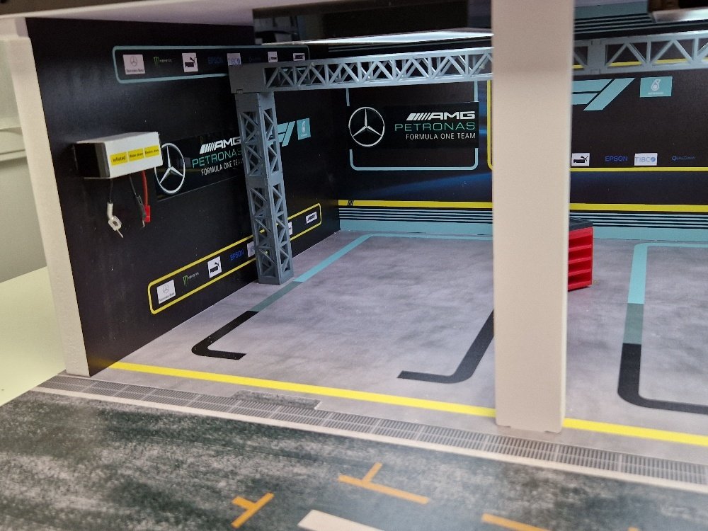 SD-modelcartuning 1:18 - Model samochodu - Mercedes AMG  F1 Pitbox diorama – Bouwkit - met LED Verlichting - Edycja limitowana #4.3