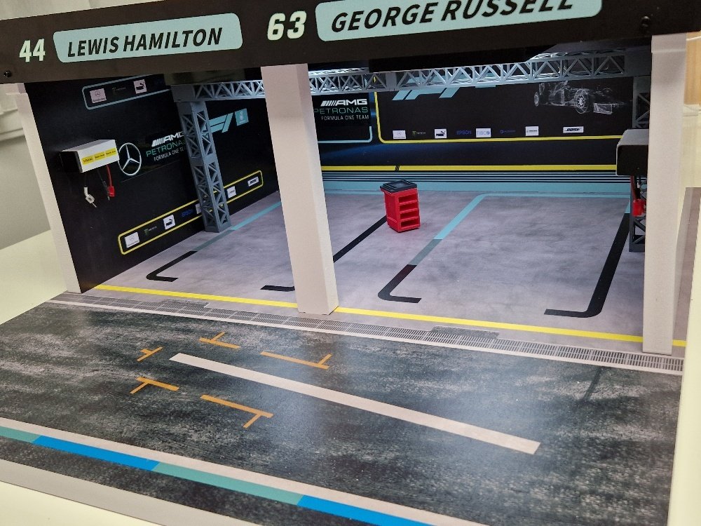 SD-modelcartuning 1:18 - Model samochodu - Mercedes AMG  F1 Pitbox diorama – Bouwkit - met LED Verlichting - Edycja limitowana #3.2