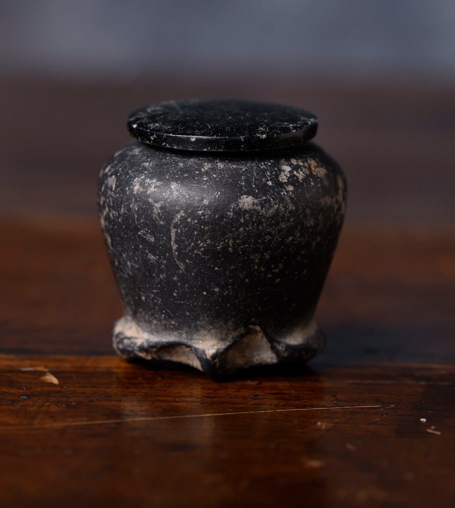 Egito Antigo Vaso de basalto Khôl com sua tampa - 3.7 cm #1.0
