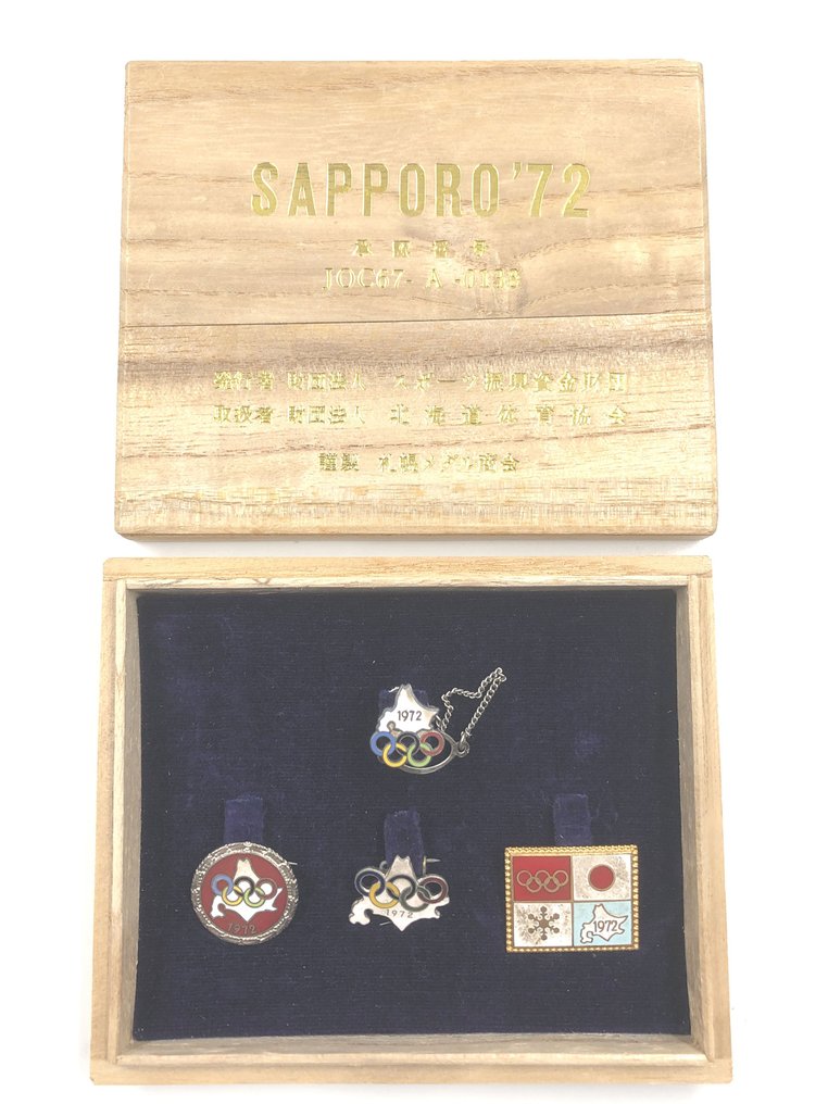 Sapporo Olympics Japan - 1972 - Set di distintivi commemorativi  #1.1