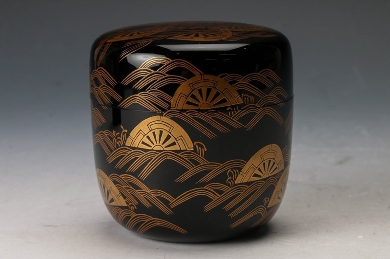 Horikawa Soun - Natsume - Very fine natsume with bamboo and clouds maki-e design, signed - including inscribed tomobako - Gold, Wood #3.2