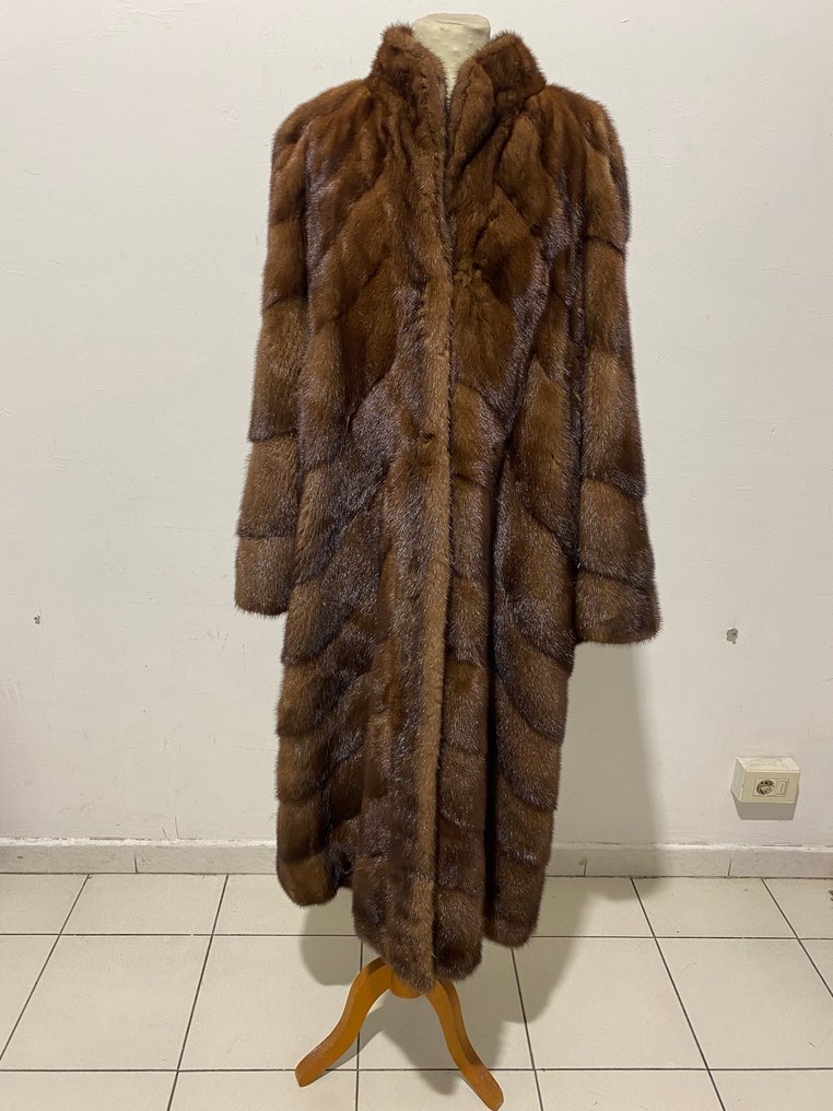 Saga Mink - Manteau de fourrure #1.1