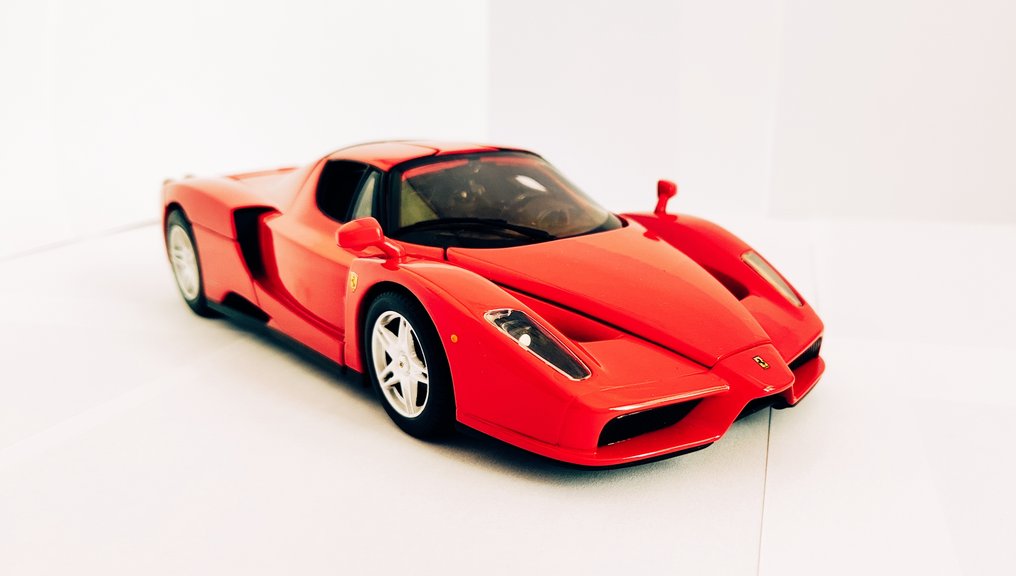 Hot Wheels 1:18 - 模型車 - Ferrari Enzo #3.1