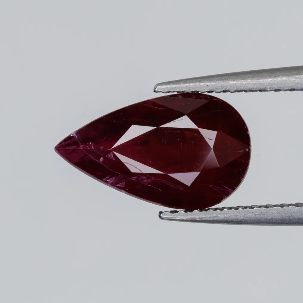 Red Ruby  - 2.01 ct - Lotus Gemology #4.3
