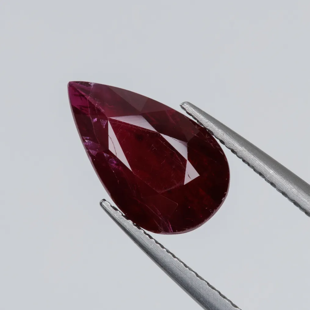 Red Ruby  - 2.01 ct - Lotus Gemology #3.2