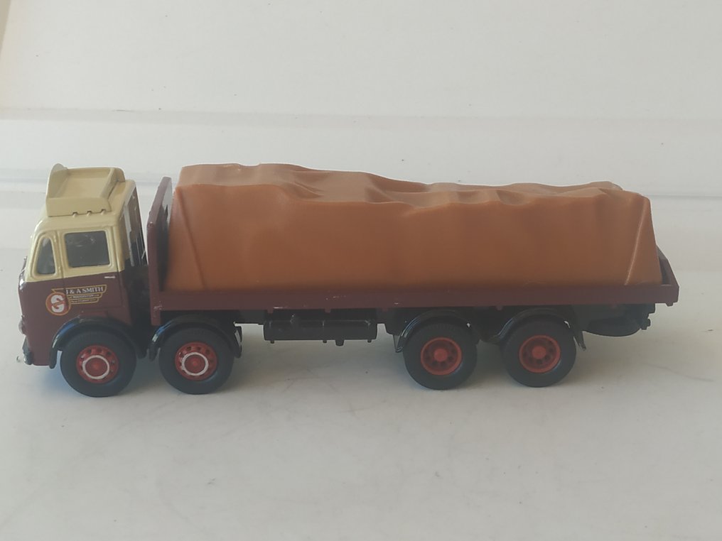 Corgi 1:48 - Model truck  (4) - Original Corgi Toys Issues Mint Leyland 8-Wheeled Octopus Smith Services Truck No.C4501 & Albion - C9131 & Mint A.E.C. 508 Carless Petrol 5-Ton Forward Control Lorry No. 9504 #3.2