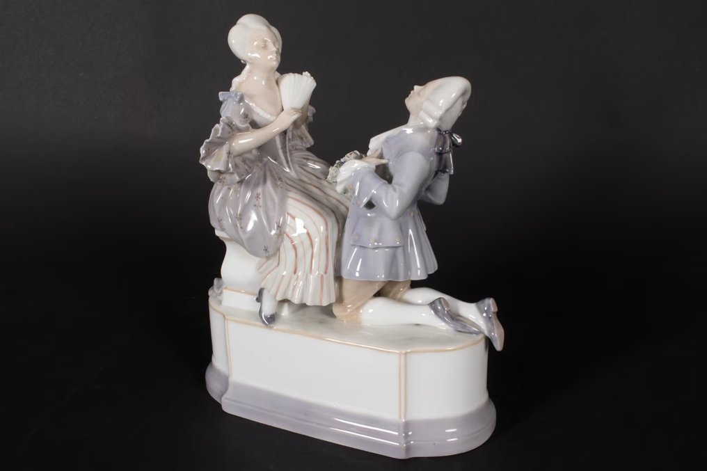 Royal Copenhagen - Christian Thomsen - Figuuri - 'Lady & Beau' - Posliini #1.1