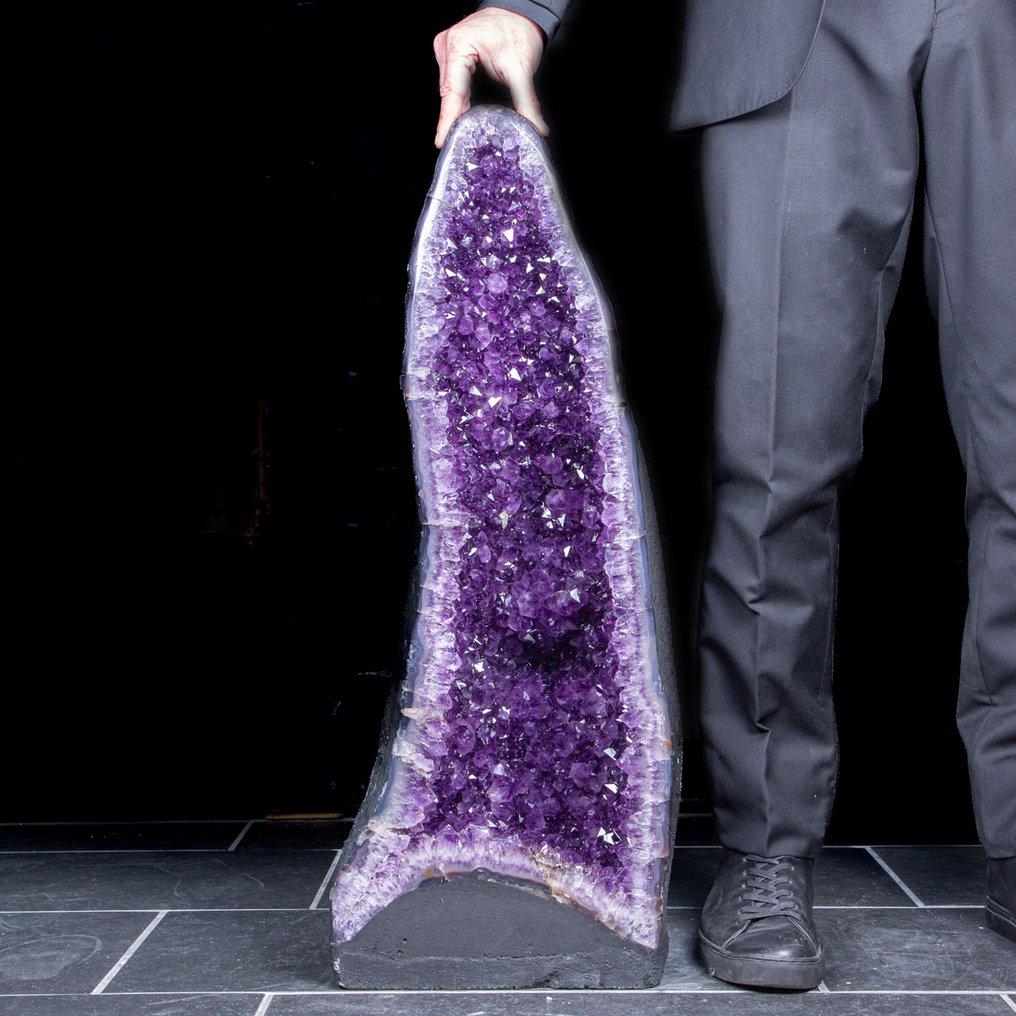 Extraordinary quality - superb amethyst cathedral - deep purple color crystallization - Height: 740 mm - Width: 320 mm- 41.9 kg #1.0
