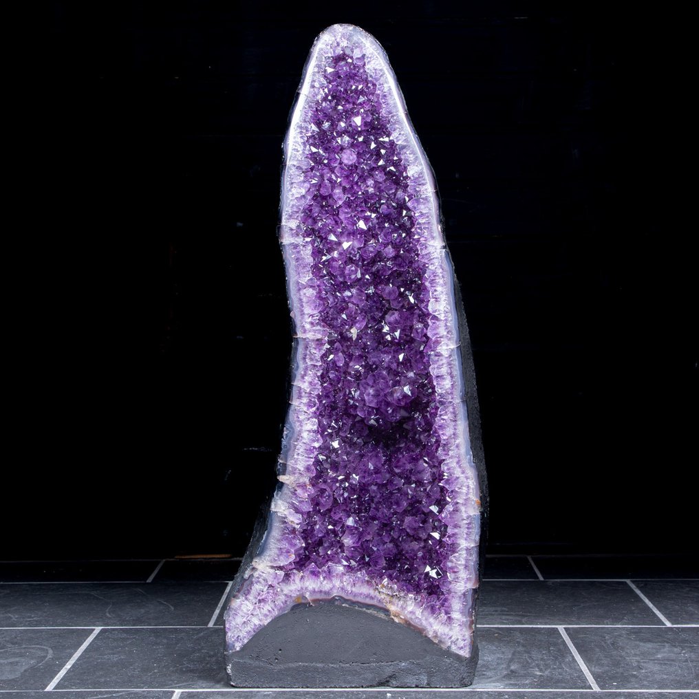 Extraordinary quality - superb amethyst cathedral - deep purple color crystallization - Height: 740 mm - Width: 320 mm- 41.9 kg #2.1