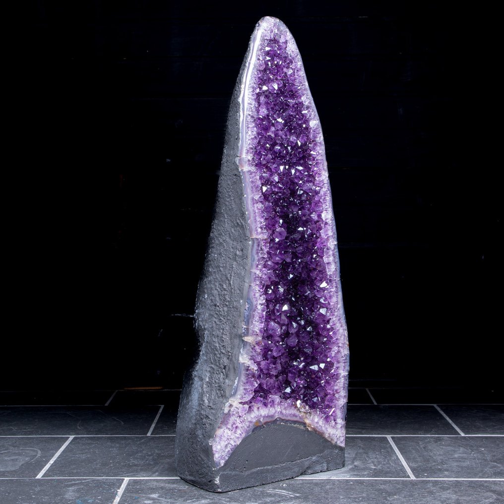 Extraordinary quality - superb amethyst cathedral - deep purple color crystallization - Height: 740 mm - Width: 320 mm- 41.9 kg #4.3