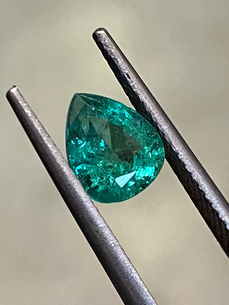 1 pcs Green Emerald - 1.50 ct - International Gemological Institute (IGI) #2.1