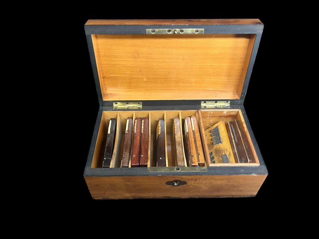 Eske - Tre, Messing - Samlebox #1.0