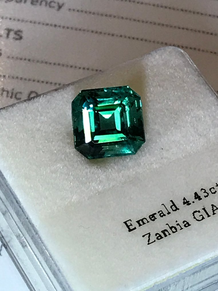 1 pcs  绿色, 蓝色 祖母绿  - 4.43 ct - 美国宝石研究院（GIA） #3.2