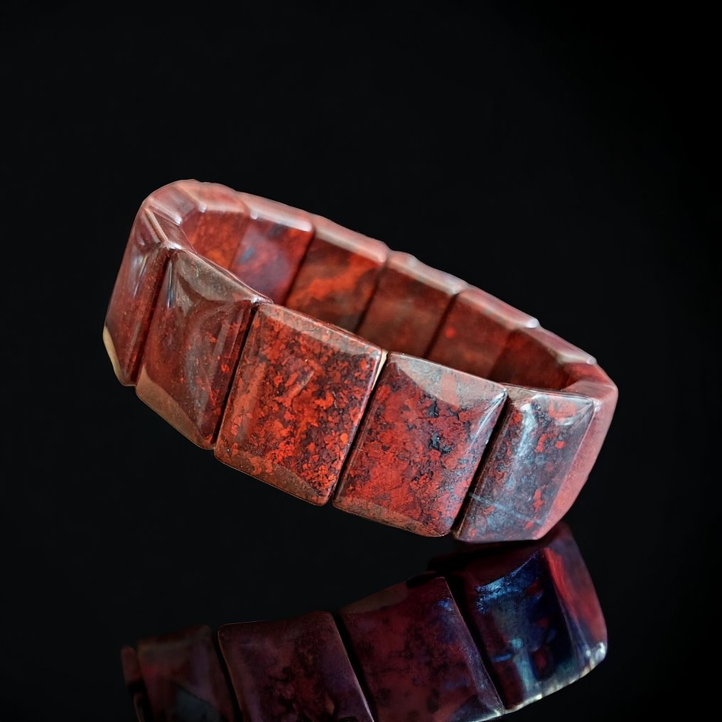 Dark red brecciated jasper of fine craftsmanship. Unpolished natural stone. - Height: 2 cm - Width: 0.5 cm- 63 g #2.1